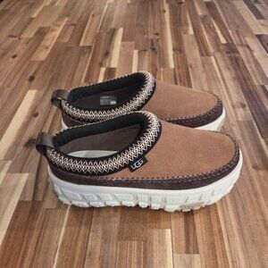 UGG Clog in Chestnut : Brand  New